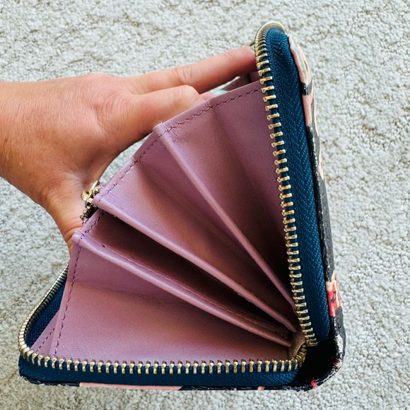 VIVIENNE WESTWOOD โ Zip around Wallet โ Box Included โ Great Condition โ - Picture 16 of 16